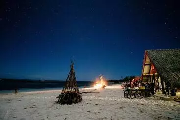 בית מלון כפרי Viwa Island Resort