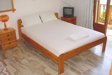 Daire Studios Romantica