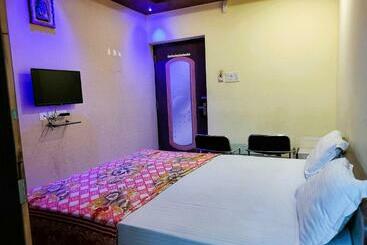 Hotel Staymaker Madhuwan Heights