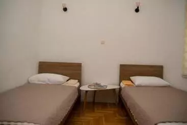 تختخواب و صبحانه Sarah Apartments