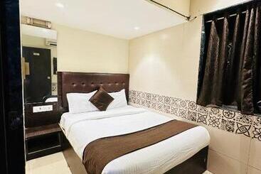 فندق Kalpana Residency   Near Us Embassy