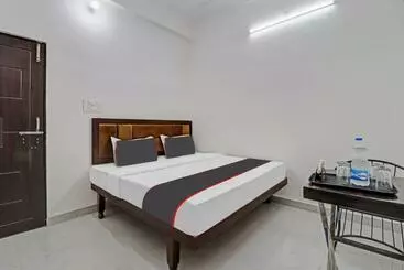 Hotel Oyo Flagship 81127 Chaudhary Guest House Restaurant