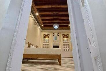 پانسیون Tapchan House