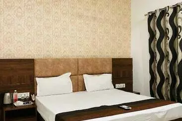 Hotel Jk Residency  4 Min Walk From Golden Temple