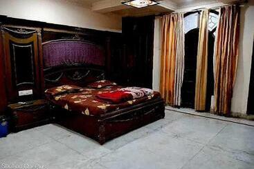 בית מלון כפרי Oyo 81035 The Blue Sky  And Resort