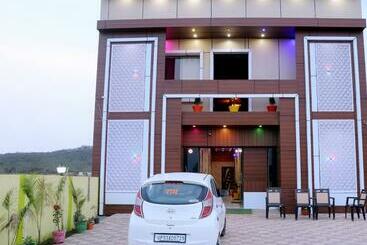 Hotel O Krishna Manu Palace