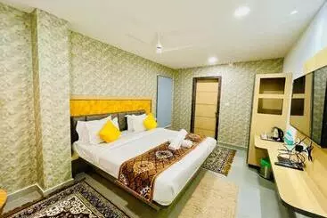 Hotel Lake View Airport Zone