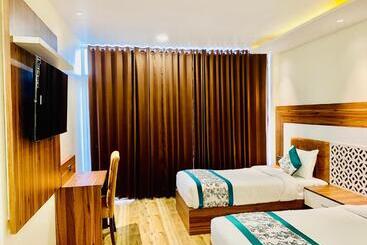 فندق White And Restaurant 300 Mtr From Golden Temple