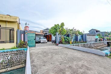 Otel Oyo 92296 Amole Paviliun Syariah