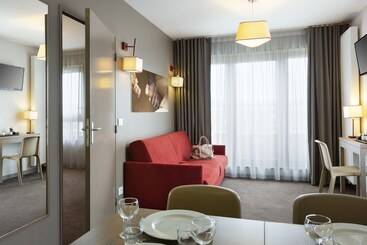 בית מלון כפרי Nehô Suites Porte De Genève   Gare Annemasse
