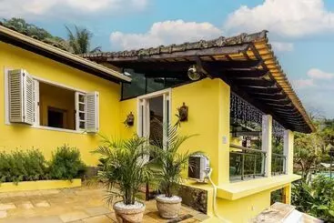 هتل Casa Amarela