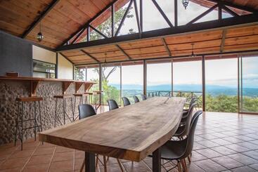 Buen Camino Hotel, San Mateo