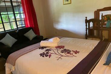 Bed and Breakfast Kwa Mbandeni Farm Lodge