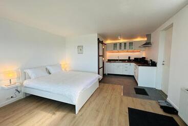 פנסיון Waterfront Fjord House