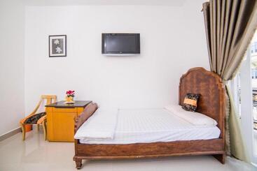 Otel Khách Sạn Bảo Quân Núi Sam