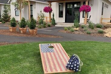 Отель The Scout Boutique Cottages