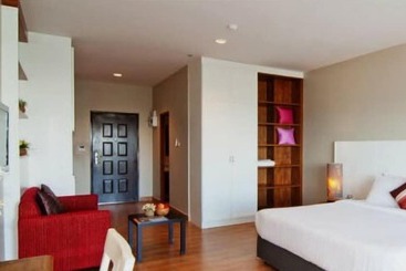 בית מלון כפרי V8 Seaview Jomtien