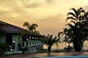 Penarak Bamboo Beach Motel