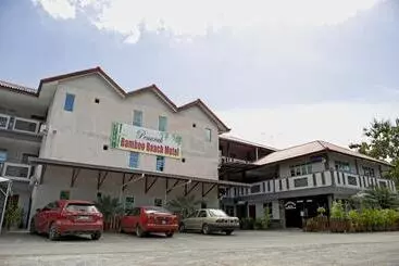 Penarak Bamboo Beach Motel