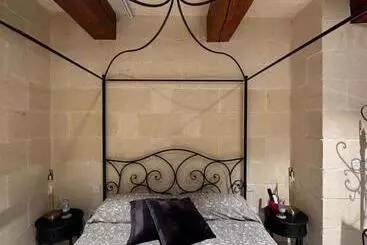 تختخواب و صبحانه Ta Pinu Spa Suite   Luxury Heritage Living