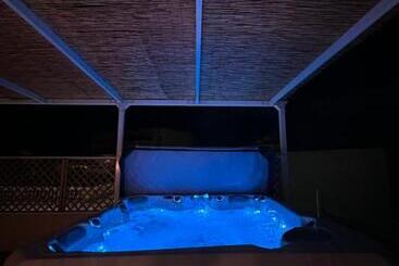 تختخواب و صبحانه Ta Pinu Spa Suite   Luxury Heritage Living