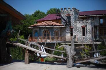 هتل Art House Koshki