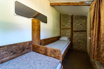 Pensió Place Near Beach