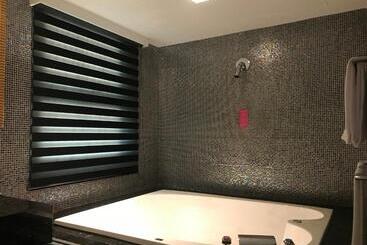 Мотель 艸日月汽車旅館