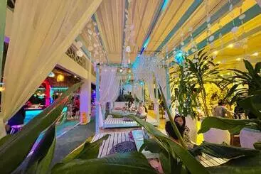 Casa Pilar Beach Resort