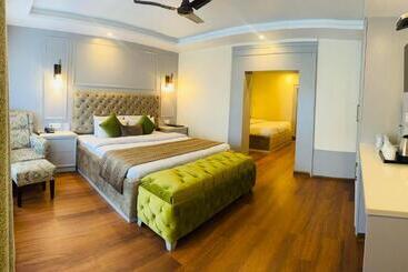 Mongas Hotel & Resort