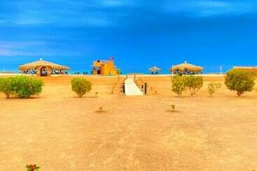 تختخواب و صبحانه Happy Camp