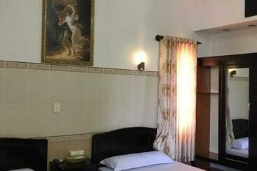 هتل Khách Sạn Hồng Kông