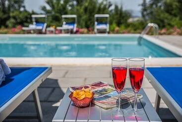 דירות לתיירים Palazzo Rosadi By Posarellivillas