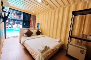 Retro Box Hotel Chumphon