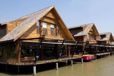 בית מלון כפרי Sea Falcon On The Water