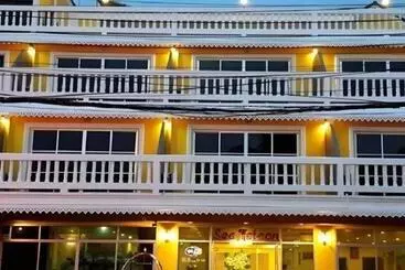 בית מלון כפרי Sea Falcon On The Water