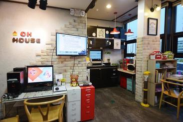 Pansiyon Y S House   Hostel