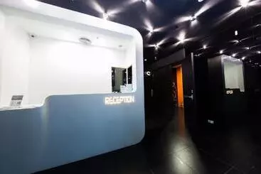 هتل Sleepbox Hostel