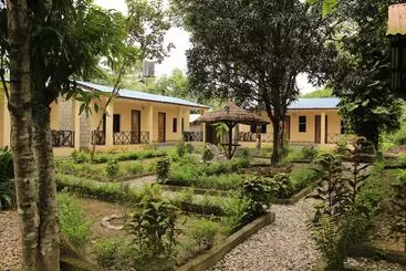 بانگلو Chitwan Safari Camp & Lodge