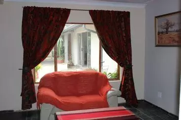 פנסיון Airport Modjadji Guesthouse