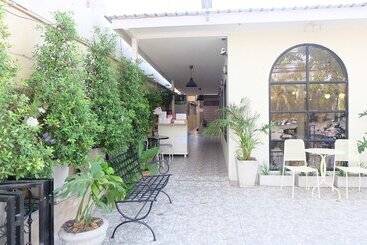 فندق Grandparent's Home