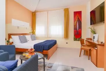 فندق Piccadilly Rooms Restaurant And Beach