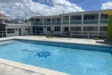 استراحتگاه Cariblue Beach