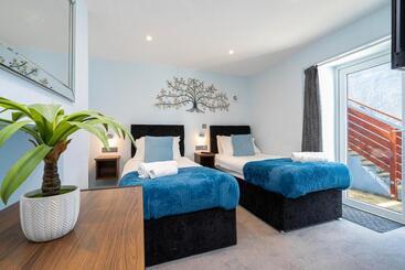 Bed and Breakfast Ocean Stays Hotel, Plymouth