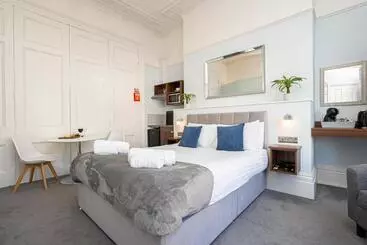 Bed and Breakfast Ocean Stays Hotel, Plymouth