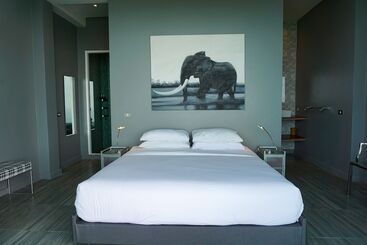 ツーリストアパートメント Naroua Villas