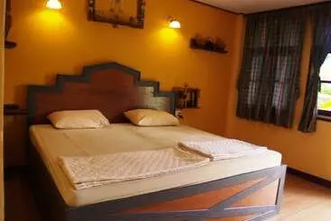 בית מלון כפרי Cowboy Farm Resort Pattaya