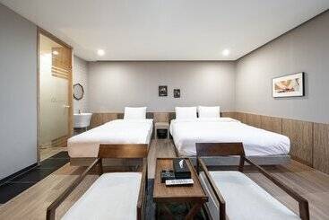 هتل Jeonju Jazz Around