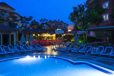 アパートホテル Villa Moonflower Aparts & Suites