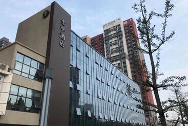 Ji Hotel Jinan East Railway Station